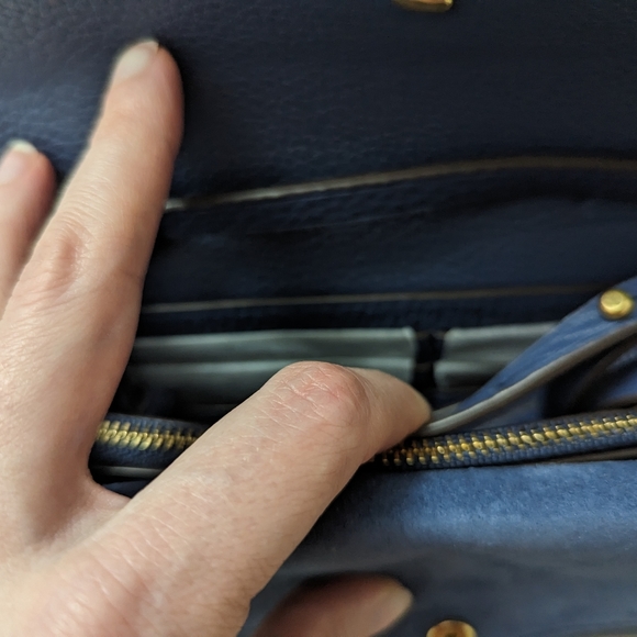 Tory Burch Miller Wallet Crossbody Bag - Picture 4 of 8